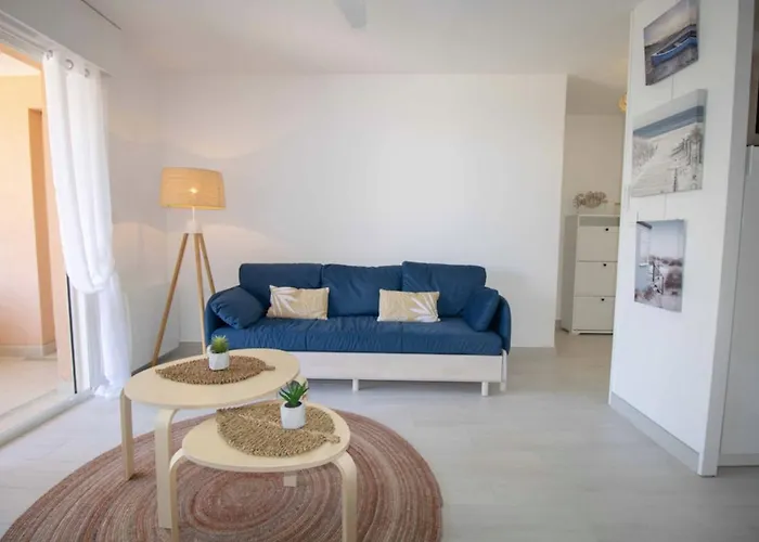 Bright Apt Of 32 M Renovated Near Town