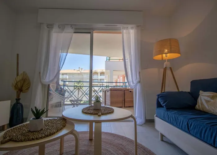Bright Apt Of 32 M Renovated Near Town