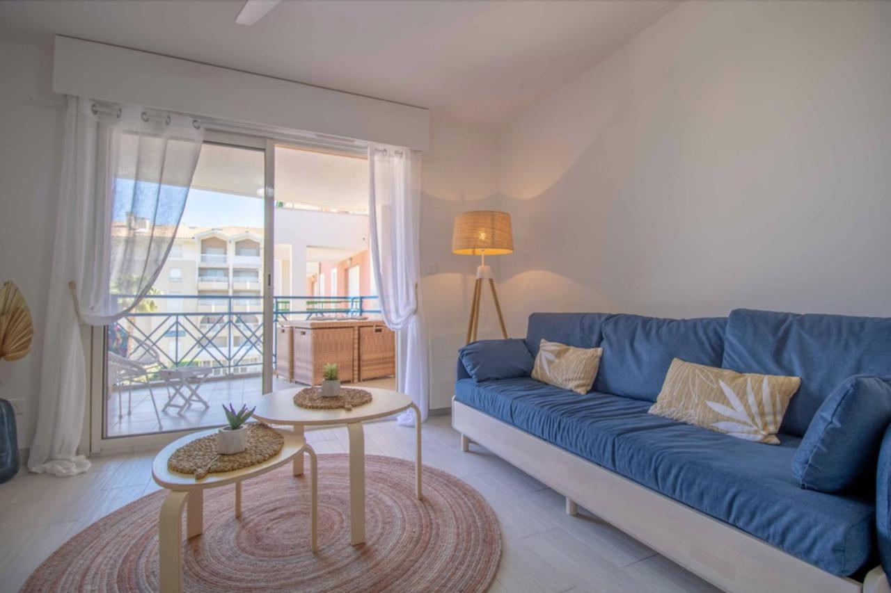 Bright Of 32 M Renovated Near Town * Frejus